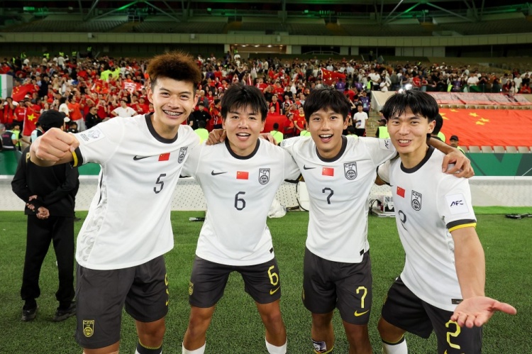 愿你尽情奔跑，享受足球，解锁更多赛场高光！祝谢文能生日快乐！